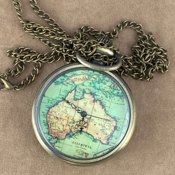 Vintage Pendant, Purse or Pocket Watch reveals an ancient map of Austra… - Picture 1 of 4
